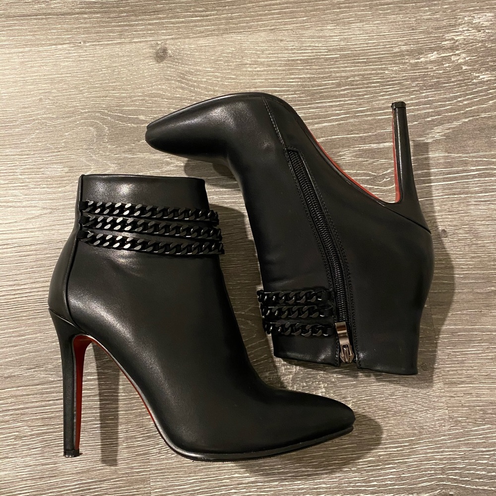 Chain ankle booties
